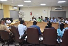 Photo of ઈન્ચાર્જ કલેકટર શ્રી બી.બી.ચૌધરીએ અસરકારક કાઉન્સેલિંગ અને ટ્રેકિંગ ઉપર લક્ષ કેન્દ્રિત કરવાની કરી હિમાયત