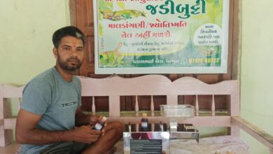 Photo of પરંપરાગત આયુર્વેદિક જ્ઞાન મેળવી વાસુર્ણાં ગામના યુવકે પુરક રોજગારી મેળવી: