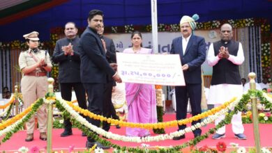 Photo of માન. રાજ્યકક્ષાના મંત્રીશ્રી ઈશ્વરસિંહ પટેલે ધ્વજવંદન કરી ત્રિરંગાને સલામી આપી શિસ્તબદ્ધ પરેડનું નિરીક્ષણ કર્યું: