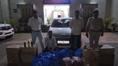 Photo of પોલીસે દારૂ-બિયરની બોટલ-ટીન સાથે ૫,૧૫,૪૦૦નો મુદ્દામાલ સહીત બે આરોપીઓને ઝડપી પાડ્યા: